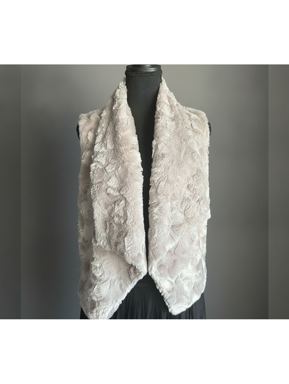 Jack by BB Dakota Y2K Faux Fur Vest Beige Cream Open Front Drape Boho Vibes XS